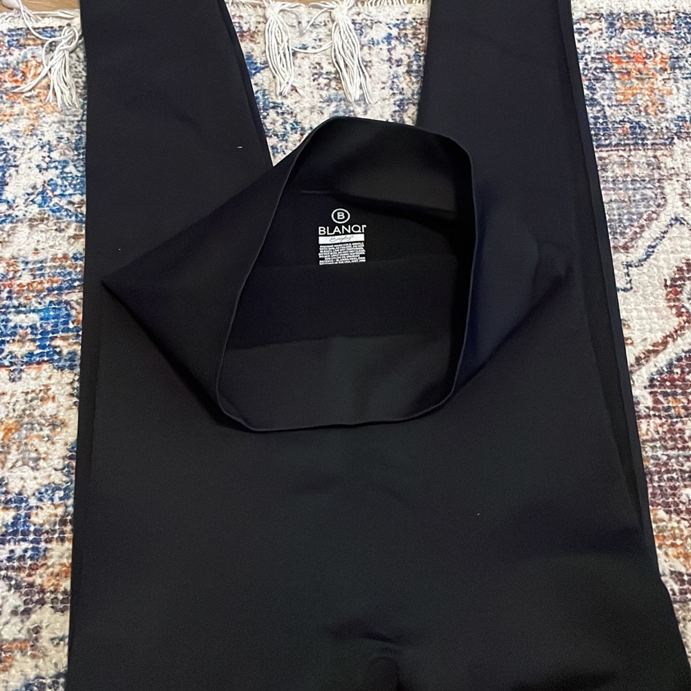 Blanqi
Everyday 
Postpartum 
Black leggings 
Size s 
VVGUC (worn 1 time)